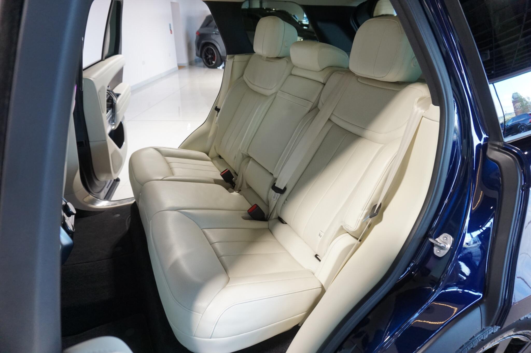 Land Rover Range Rover 3.0 D300 MHEV SE SUV 5dr Diesel Auto 4WD Euro 6 (s/s) (300 ps)